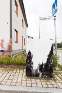 Juha Suonpää on kuvannut Tampereen Vuoreksen kaupunginosan sähkökaappien kylkiin aikaa ennen rakentamista. Kuva: Aino Huovio.
