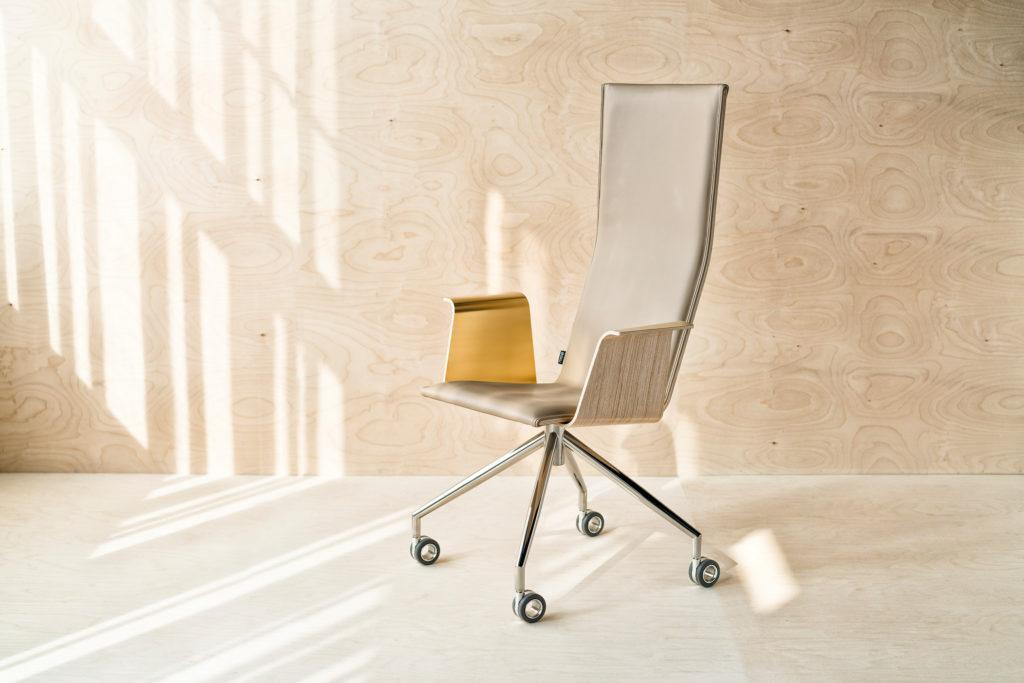 Antti Olinin suunnitteleman Duo HYG -tuolin pinnat ja kankaat ovat antimikrobisia. Innovaatio perustuu kupari- ja hopeateknologiaan, joka estää aktiivisesti tartuntojen syntymistä.