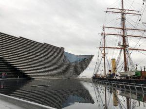 Skotlantilainen V&A Dundee-museo ulkoa.